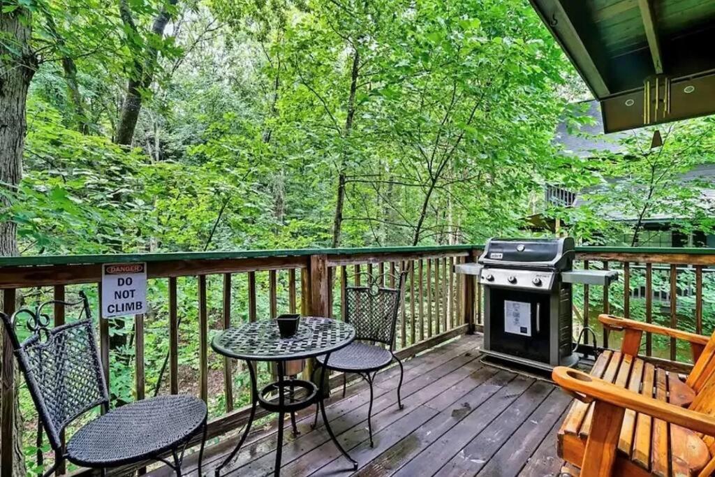 Beary Peaceful Smokies Retreat: Hot-Tub & Pools Villa Pigeon Forge Bagian luar foto