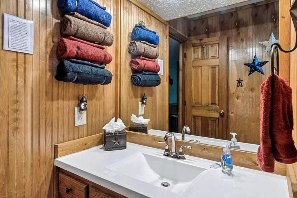 Beary Peaceful Smokies Retreat: Hot-Tub & Pools Villa Pigeon Forge Bagian luar foto